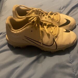 Softball cleats